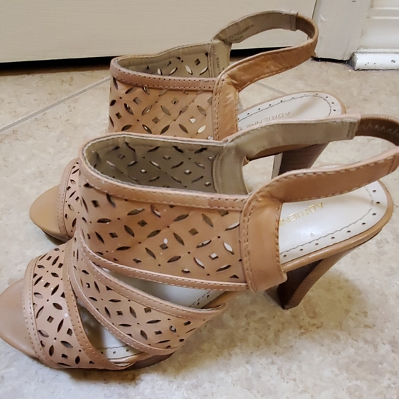 Tan leather women's heel sandals - Picture 3 of 7